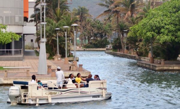 A 30-Minute Luxury Boat Cruise Tour for 4 at Point Waterfront - Image 6