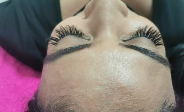 Get A Full Set of Volume Individual Eyelashes in Umhlanga - Image 4
