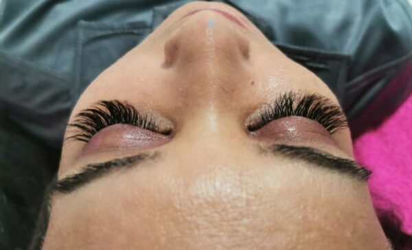 Get A Full Set of Volume Individual Eyelashes in Umhlanga - Image 3