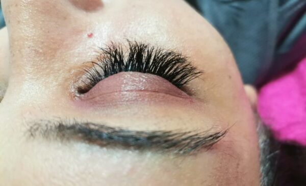 Get A Full Set of Volume Individual Eyelashes in Umhlanga - Image 2