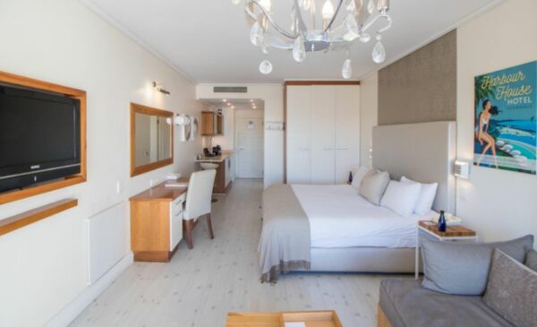 A 3-Night Stay with Breakfast in Hermanus - Image 3
