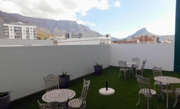 A 1-Night Studio Apartment Stay for 2 People in Woodstock - Image 11