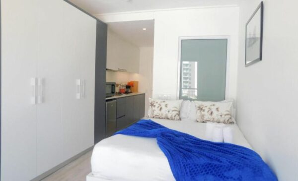A 1-Night Studio Apartment Stay for 2 People in Woodstock - Image 8