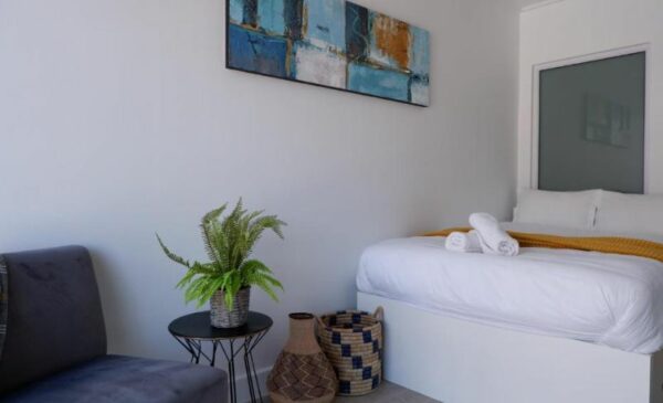 A 1-Night Studio Apartment Stay for 2 People in Woodstock - Image 9