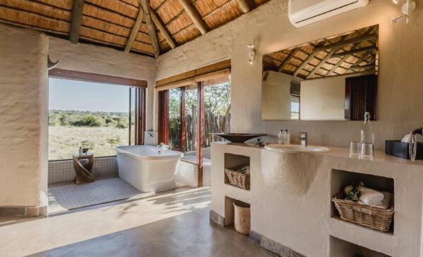 Hlosi Game Lodge