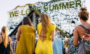 We Love Summer table