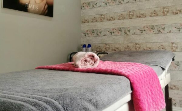 A Hot Stone Massage and Foot Ritual in Morningside - Image 2