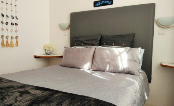 A Cosy Coastal Getaway for 4 in L'Agulhas - Image 3