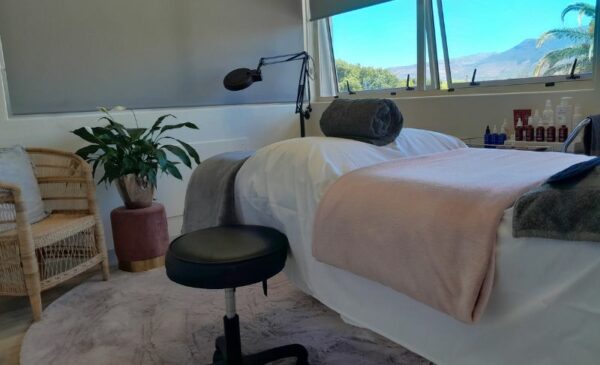 A Pamper Package for 1 in Plumstead - Image 5