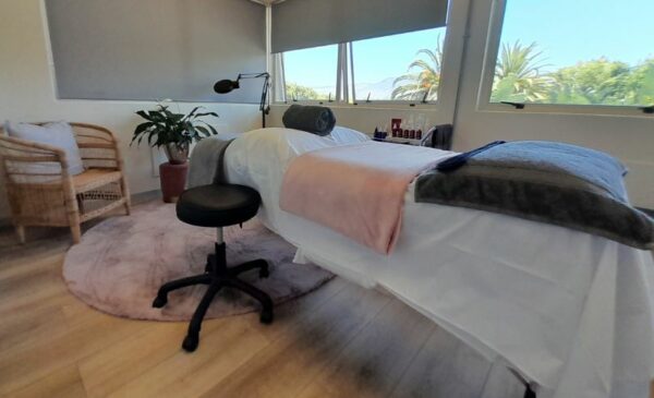 A Pamper Package for 1 in Plumstead - Image 7