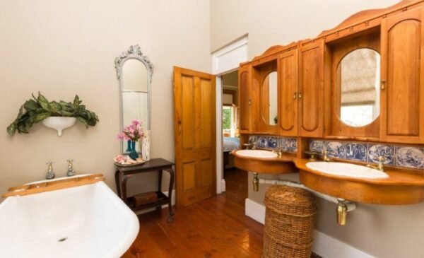 Stay at a Guesthouse in Umtentweni for 2 people - Image 3