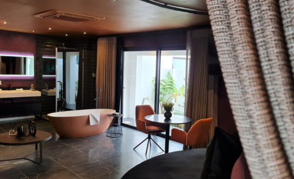Treat yourself & your partner to a romantic suite for 1 night - Image 3