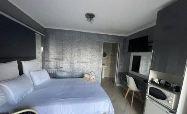 Enjoy a 1-night stay for 4 at Hartbeespoort Dam - Image 2
