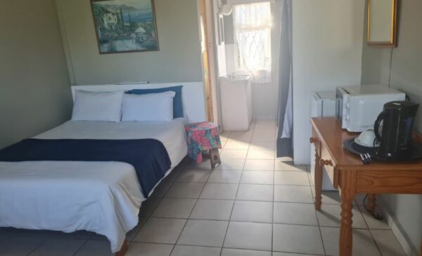 A Seaside Stay for 2 People in Port Shepstone - Image 4