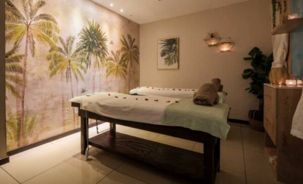 Enjoy a Deluxe Couples Package at Royal Hotel in Durban - Image 3