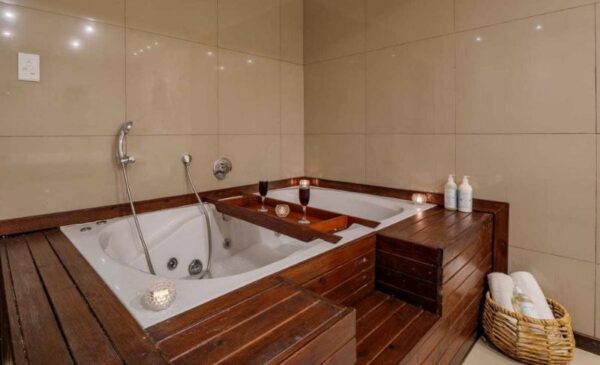 Enjoy a Deluxe Couples Package at Royal Hotel in Durban - Image 6