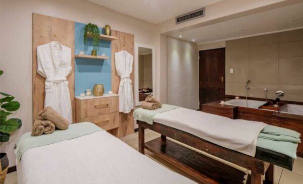 Enjoy a Deluxe Couples Package at Royal Hotel in Durban - Image 7