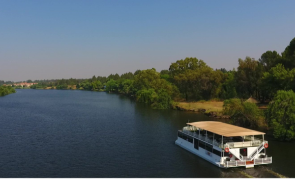 1-hour leisure cruise for 2