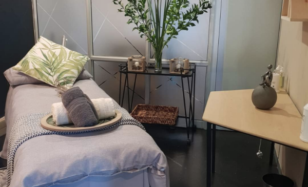 1-hour-&-45-min massage & mani/pedi treatment for 1 - Image 3