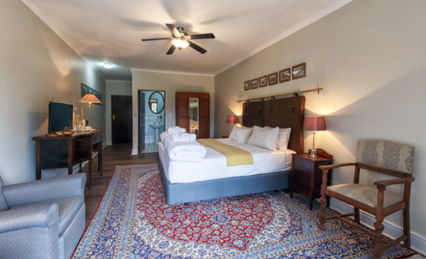 1-night bed & breakfast stay for 2 - Image 4