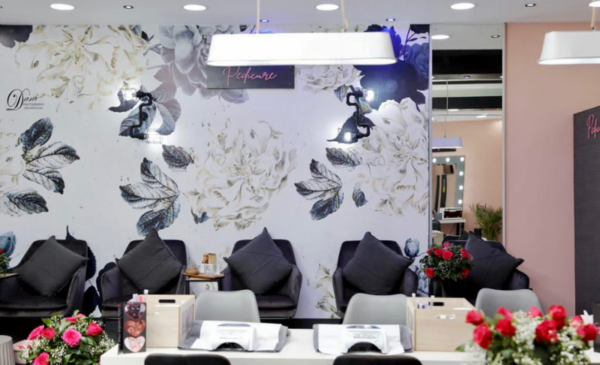 Indulge in a deluxe pamper package for 1 - Image 4