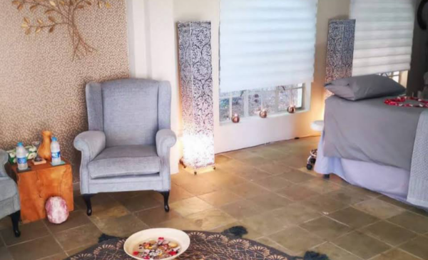 1-hour-&-45-min massage & mani/pedi treatment for 1 - Image 2