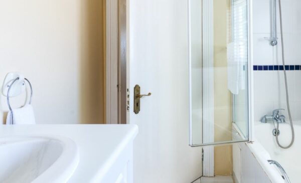 A 1-Night Stay for 2 People Including Breakfast in Knysna - Image 6
