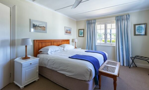 A 1-Night Stay for 2 People Including Breakfast in Knysna - Image 5