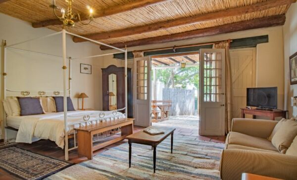 A Luxury Midweek Country Getaway for 2 People in Tulbagh - Image 3