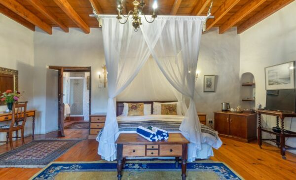A Luxury Midweek Country Getaway for 2 People in Tulbagh - Image 2