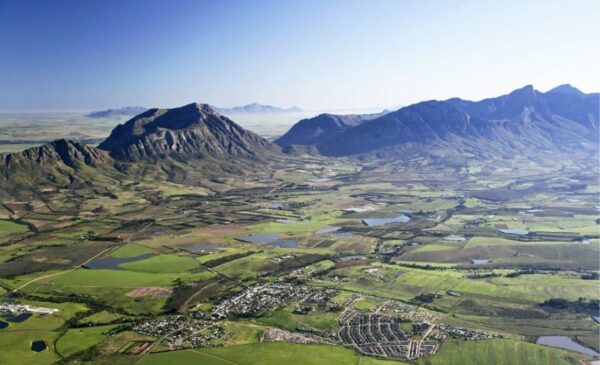 A Luxury Midweek Country Getaway for 2 People in Tulbagh - Image 8