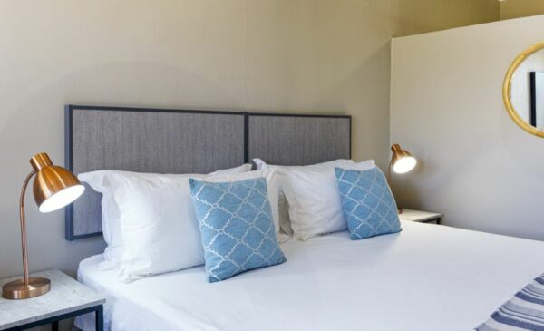 A Luxury Klein Karoo Getaway for 2 People - Image 6