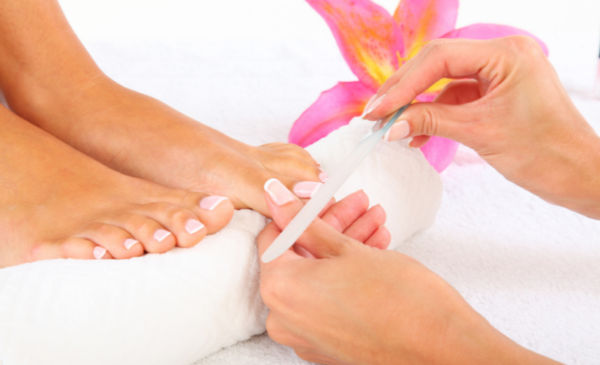 Indulge in a deluxe pamper package for 1