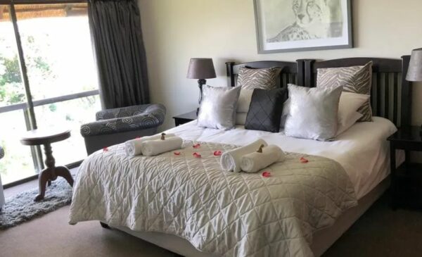 A Luxury Midweek Getaway in Hartbeespoort Including Breakfast - Image 5