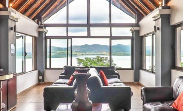 A Luxury Midweek Getaway in Hartbeespoort Including Breakfast - Image 7