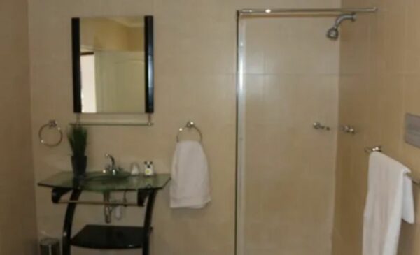 A Luxury Midweek Getaway in Hartbeespoort Including Breakfast - Image 10