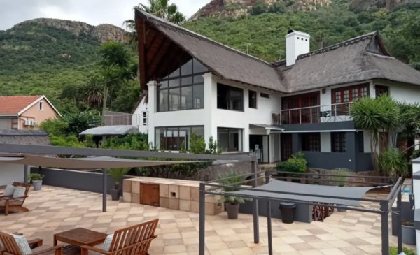 A Luxury Midweek Getaway in Hartbeespoort Including Breakfast