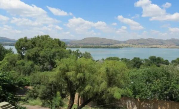 A Luxury Midweek Getaway in Hartbeespoort Including Breakfast - Image 2