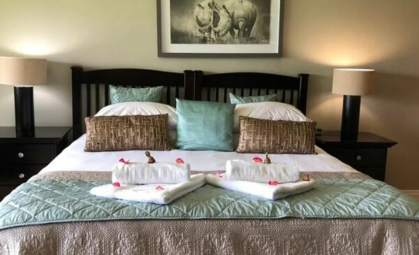 A Luxury Midweek Getaway in Hartbeespoort Including Breakfast - Image 3