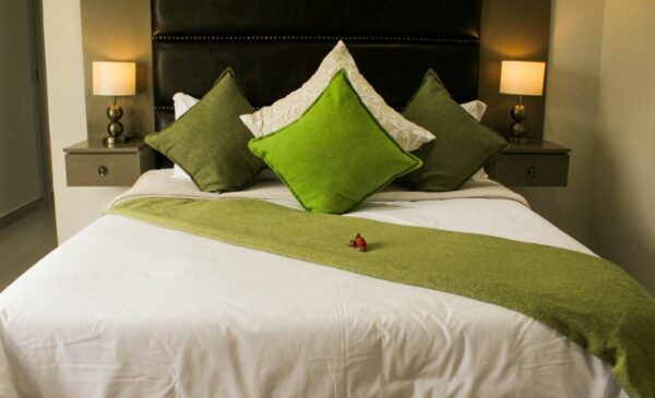A Luxurious Coastal Getaway for 2 in Hermanus - Image 3