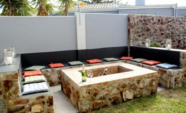 A Luxurious Coastal Getaway for 2 in Hermanus - Image 4
