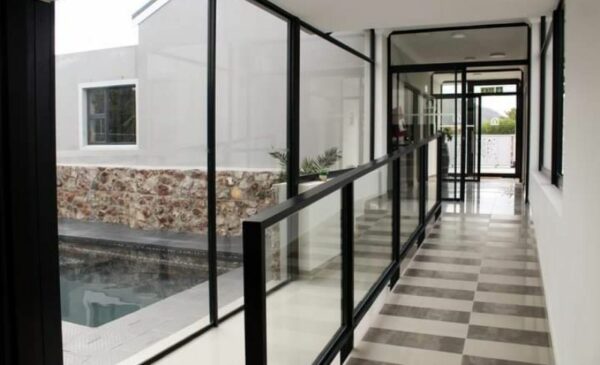 A Luxurious Coastal Getaway for 2 in Hermanus - Image 5