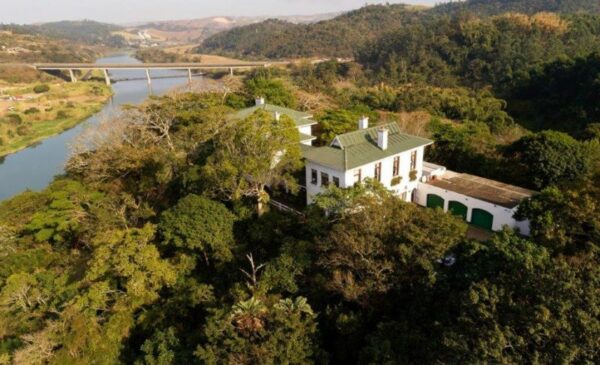 A Romantic Getaway at a Victorian Guesthouse in Umtentweni - Image 10