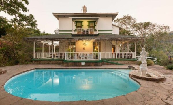 A Romantic Getaway at a Victorian Guesthouse in Umtentweni - Image 2