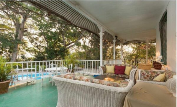 A Romantic Getaway at a Victorian Guesthouse in Umtentweni - Image 9