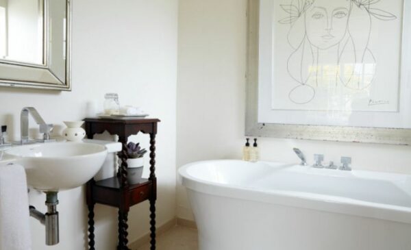 Treat Yourself and Your Partner to a 1-Night Stay at a Luxury Beach House - Image 6