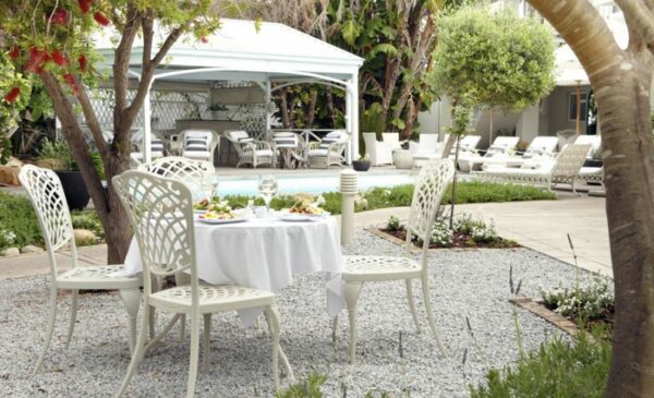 Treat Yourself and Your Partner to a 1-Night Stay at a Luxury Beach House - Image 8
