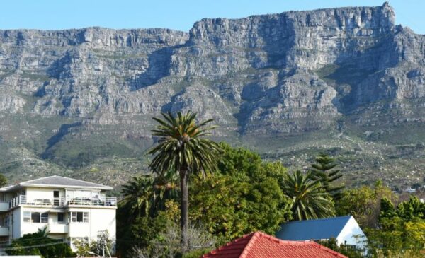 Enjoy unparalleled views of Table Mountain, Devil's Peak and Lion's head with this 3-night stay in the heart of Cape Town - Image 2