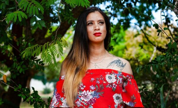 A 1-Hour Professional Photoshoot for up to 10 People - Image 3