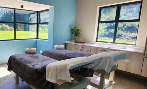 Houw Hoek Inn